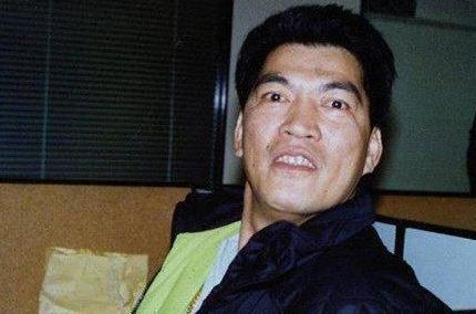 成奎安以前和周星驰非常好 到底是什么样的原因导致他们反目的