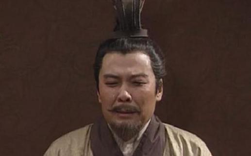 曹操本来可以收获一员大将,刘备从中斡旋不但赚取好名声还除了劲敌!