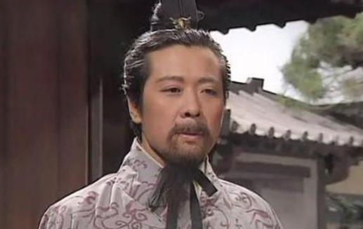 曹操本来可以收获一员大将,刘备从中斡旋不但赚取好名声还除了劲敌!