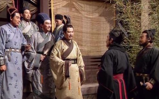 曹魏著名政治家陈群，他当初为何没选择刘备