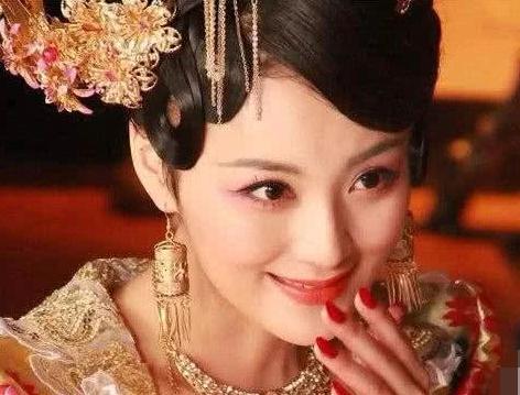 冯小怜为什么要赤裸的躺在桌子上供大臣欣赏