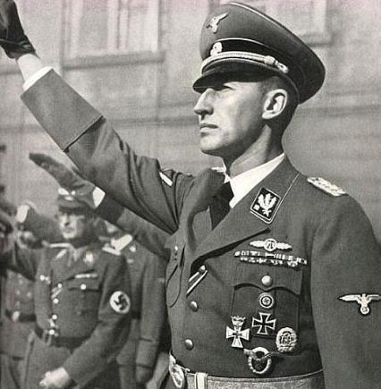 海德里希是怎么驯服瓦尔特·施伦堡的 他用了什么样的招法