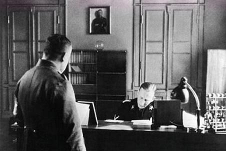 海德里希是怎么驯服瓦尔特·施伦堡的 他用了什么样的招法