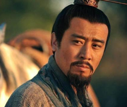 刘备兵败被迫跑路的时候 刘备为什么还要带着十万百姓