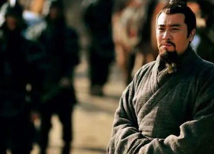 刘备兵败被迫跑路的时候 刘备为什么还要带着十万百姓