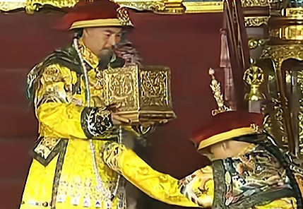 嘉庆继位乾隆退居幕后 嘉庆是怎么看待这个太上皇的