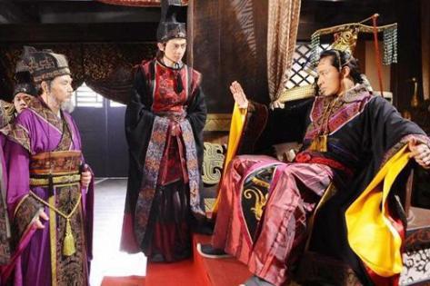 范蠡是怎么知道勾践只可共患难，不能共享乐的