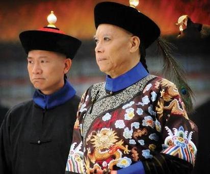 李莲英为什么能够在在宫中服侍52年之久 慈禧死后为何还帮她守孝三年呢