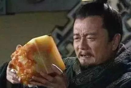 袁术手里连能臣名将都没有 袁术为什么还敢称帝