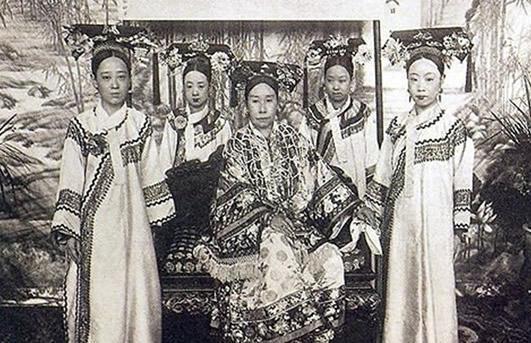 爱新觉罗·溥儁差点成了清朝最后一个皇帝，他的晚年生活怎么如此落魄不堪