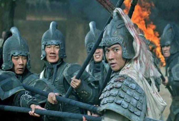 许褚敢单挑马超,为什么单单害怕赵云