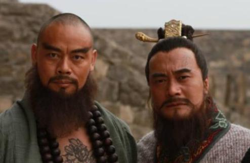 卢俊义被骗上梁山后，为什么有8位好汉跟他比斗