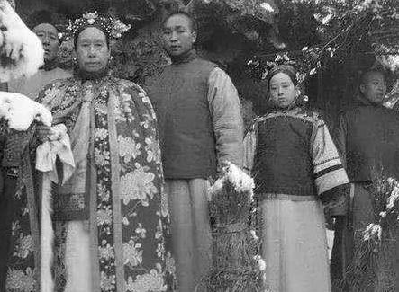 明清两代的皇后、太后都会对娘家兄弟的扶持 为什么慈禧的亲弟弟会穷困潦倒呢