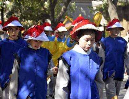 张廷玉身为清朝三朝元老 乾隆为什么将他太庙的荣誉剥夺了