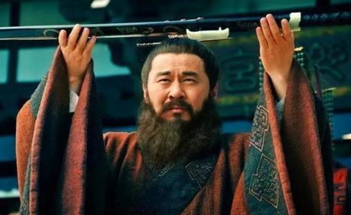 他是三国第一枭雄，曹操为什么到死也不称帝