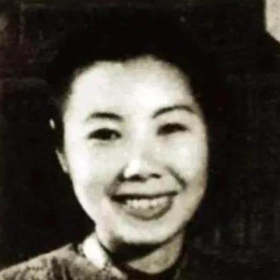红色间谍关露的生平如何
