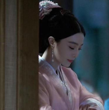 南宫长万为什么那么大的胆子一拳打死皇帝