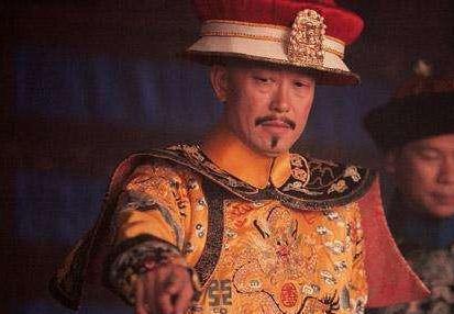 为什么乾隆一登基之后 就急着推翻雍正的政策呢