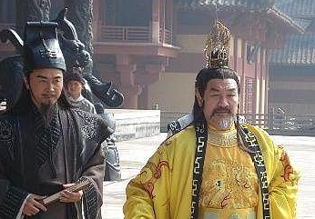 王世充打败李密成功跻身为隋末三大势力的，是如何做到的