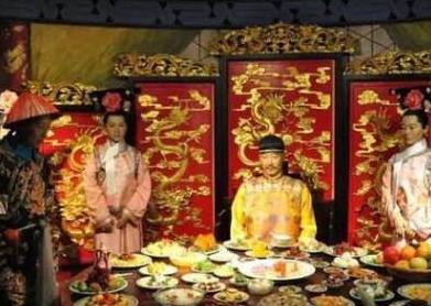 古代皇帝一顿饭就会有几十道菜 为什么有些菜只吃几口甚至是不吃