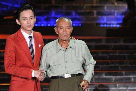 86岁老人为什么要为阎富华守墓56年,真相是什么
