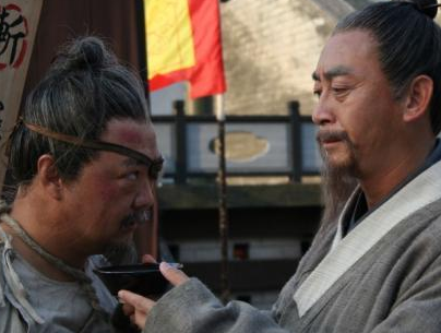 严嵩父子做好做尽 嘉靖对两人为什么杀一个留一个