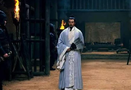 曹操和孙权相比 诸葛亮最后为什么会选择刘备