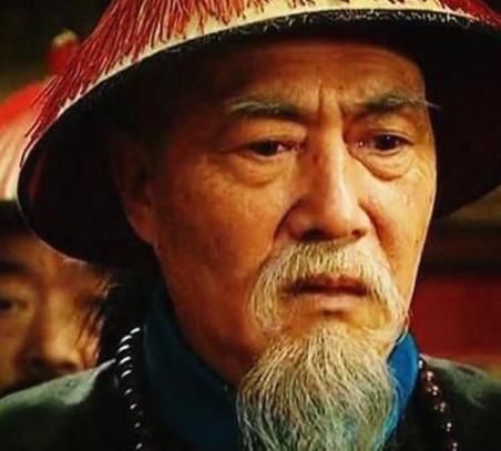 张廷玉身为三朝元老 为什么晚年的生活如何坎坷呢