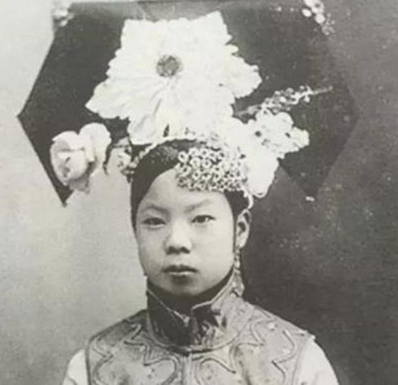 文绣和溥仪离婚没得多少财产,她此后是怎么生活的
