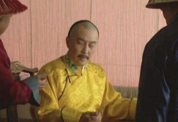 乾隆上位后,是怎么对待自己的兄弟手足的