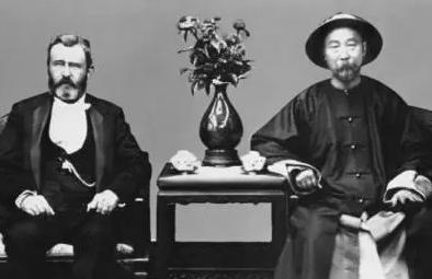 李鸿章造访美国在图书馆前吐了一口痰，结果如何