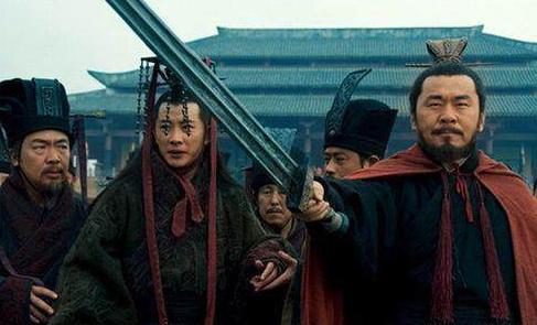 曹丕当上皇帝之后，他为什么不杀了汉献帝