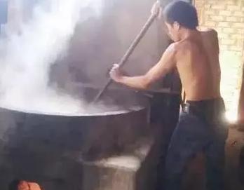 两个百年老品牌,为什么一个享誉世界,另一个却默默消亡