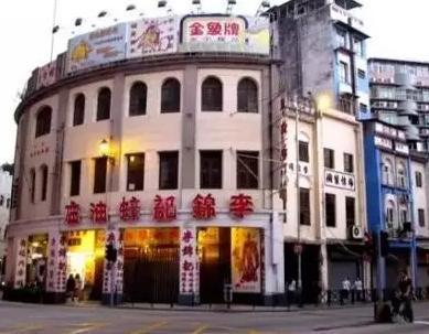 两个百年老品牌,为什么一个享誉世界,另一个却默默消亡