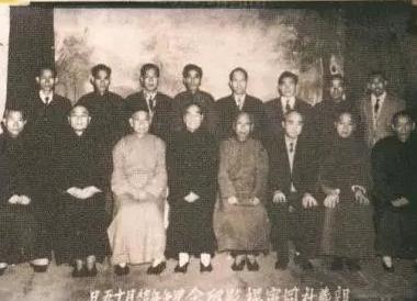 两个百年老品牌,为什么一个享誉世界,另一个却默默消亡