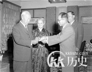 李承晚如何令朝鲜战场十万军一夜覆灭
