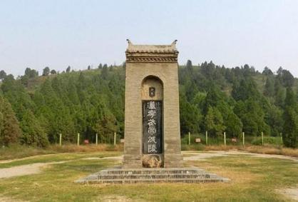 汉朝两位将军的坟墓只有一墙之隔 为什么区别会如何之大呢