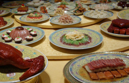 古代皇帝吃剩下的饭菜怎么办 这些食物一般是怎么处理的