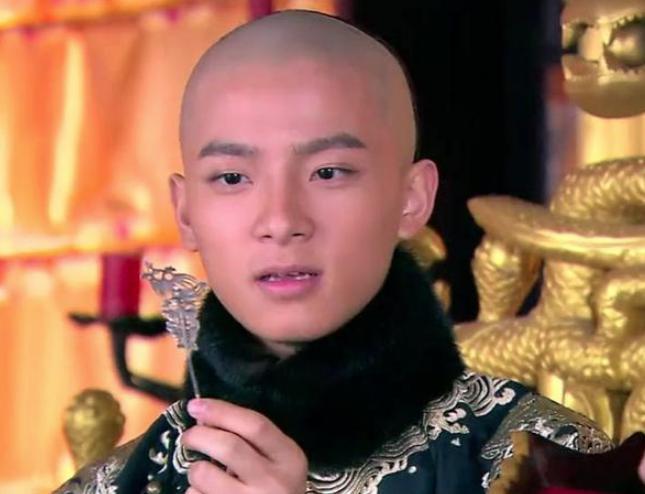 康熙非嫡非长，最后是怎么成为皇帝的