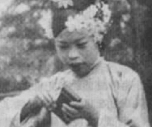 “刀妃”文绣和溥仪离婚拿了五万五千块钱,文绣最后怎么样了