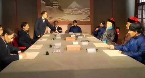 此人很矛盾，为什么有人说他“卖国贼”，有人说他“爱国者”呢