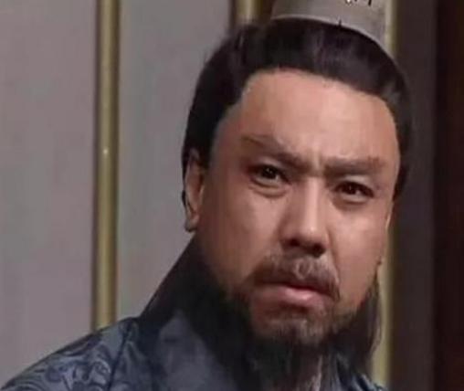 刘备称帝之前，诸葛亮的地位如何
