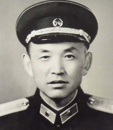 少将黎原为什么宁愿自己退职到西北打仗，也要把自己的职位让给华国锋