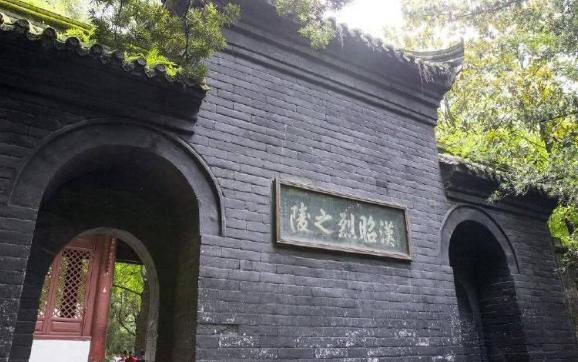 赵云作为五虎将之一，他的职位为什么比叛将魏延还低
