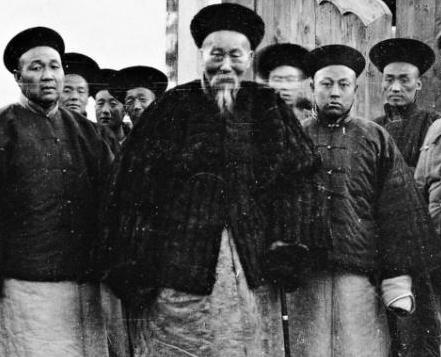 清朝的割地赔款条约为什么都是李鸿章签字呢 难道说清朝没人了吗