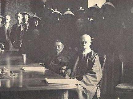 清朝的割地赔款条约为什么都是李鸿章签字呢 难道说清朝没人了吗