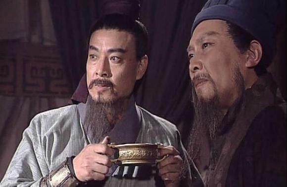 刘备能看出马谡是个庸才,为什么诸葛亮没看出