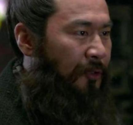 曹操杀了陈宫为什么还要帮他养一家老小 难道不怕陈宫的儿子报仇吗