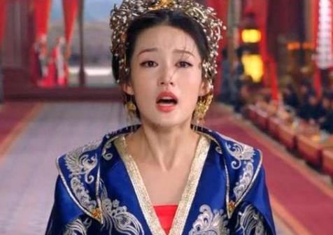 徐昭佩画了半面妆后，皇帝为什么会生气