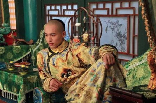 董鄂妃一入宫,为什么顺治皇帝就变成了情种